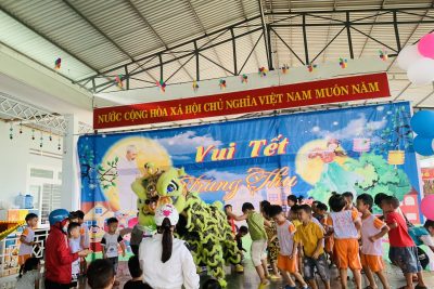 Sao Mai vui tết trung thu